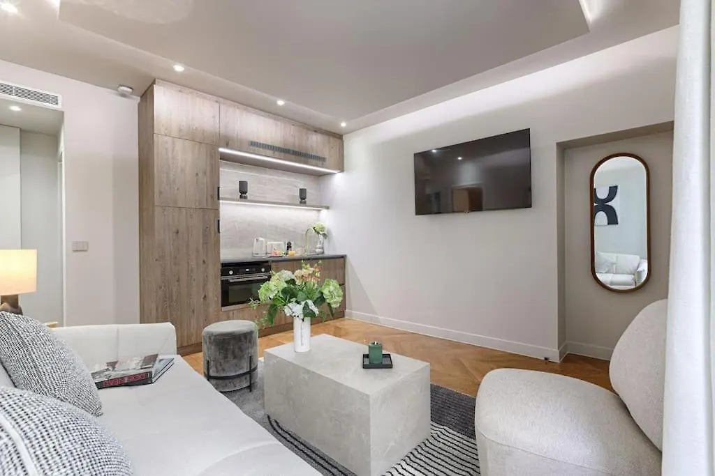 Mykeypers Great Luxury Flat 1Br/4P - Champs Elysees Apartment Paris France